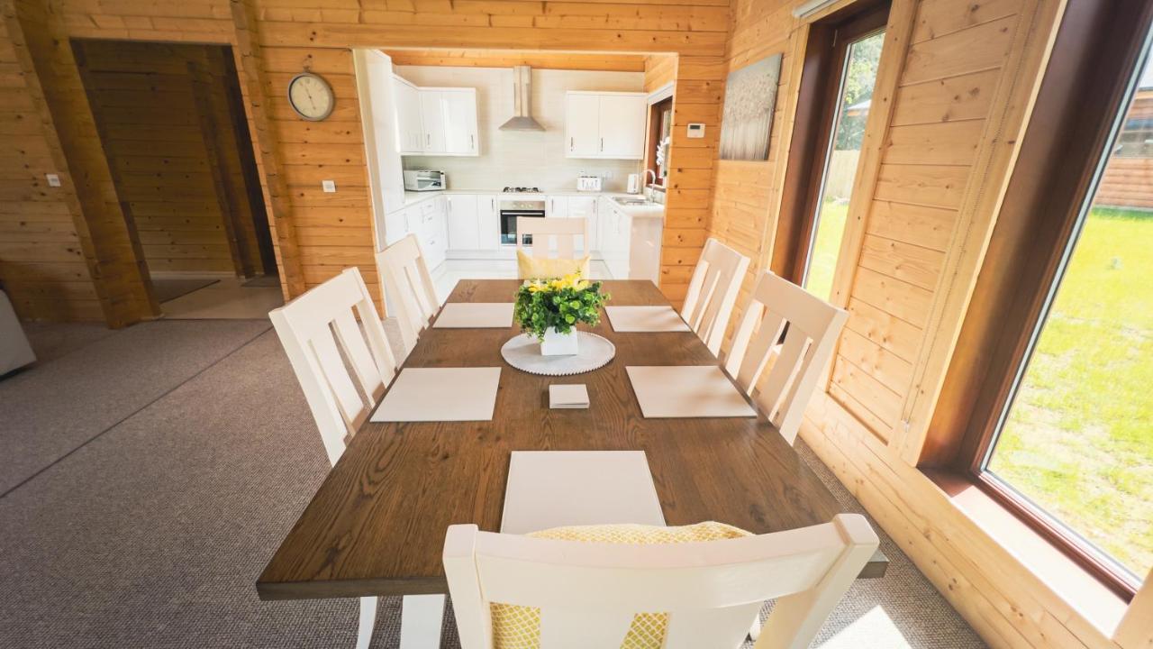 Sundance Lodge, Fantastic New Cabin With Hot Tub - Sleeps 6 - Largest In Felmoor Park Morpeth Exterior photo