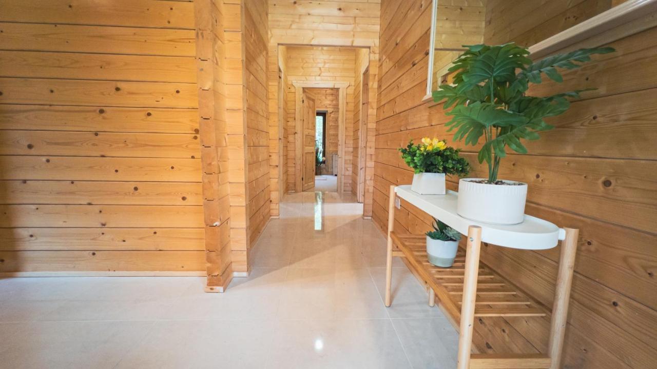 Sundance Lodge, Fantastic New Cabin With Hot Tub - Sleeps 6 - Largest In Felmoor Park Morpeth Exterior photo