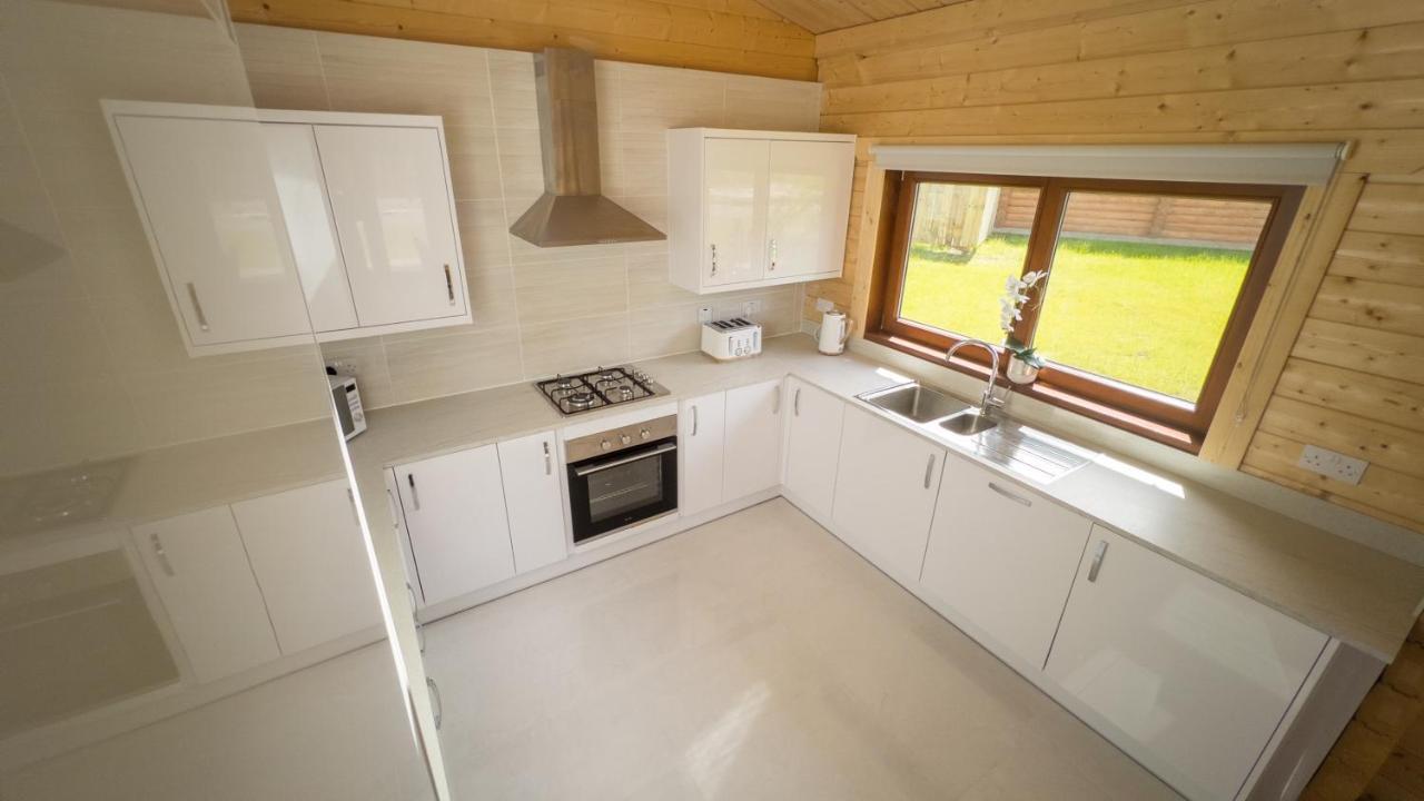 Sundance Lodge, Fantastic New Cabin With Hot Tub - Sleeps 6 - Largest In Felmoor Park Morpeth Exterior photo