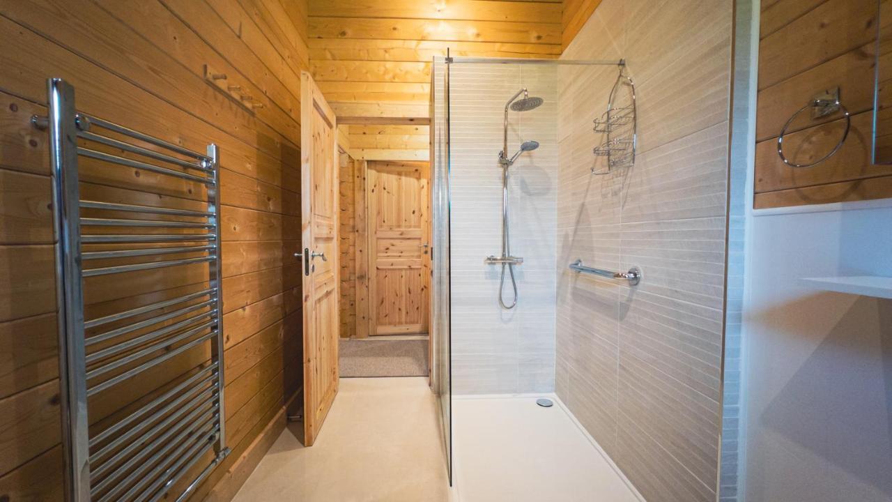 Sundance Lodge, Fantastic New Cabin With Hot Tub - Sleeps 6 - Largest In Felmoor Park Morpeth Exterior photo