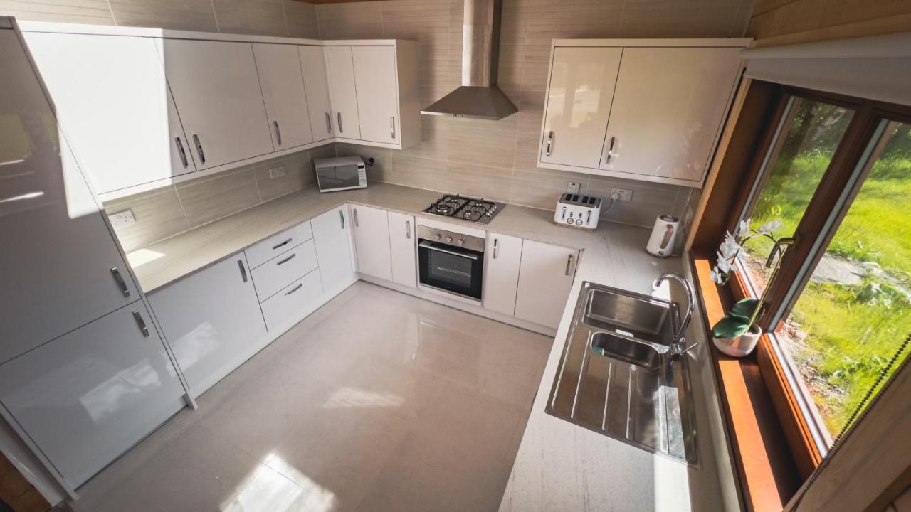 Sundance Lodge, Fantastic New Cabin With Hot Tub - Sleeps 6 - Largest In Felmoor Park Morpeth Exterior photo