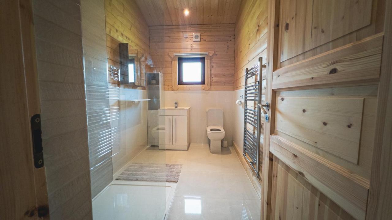 Sundance Lodge, Fantastic New Cabin With Hot Tub - Sleeps 6 - Largest In Felmoor Park Morpeth Exterior photo