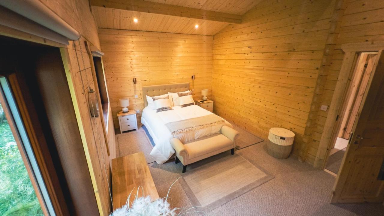 Sundance Lodge, Fantastic New Cabin With Hot Tub - Sleeps 6 - Largest In Felmoor Park Morpeth Exterior photo
