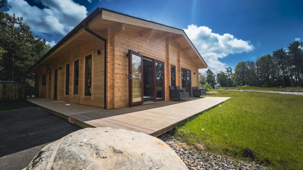 Sundance Lodge, Fantastic New Cabin With Hot Tub - Sleeps 6 - Largest In Felmoor Park Morpeth Exterior photo