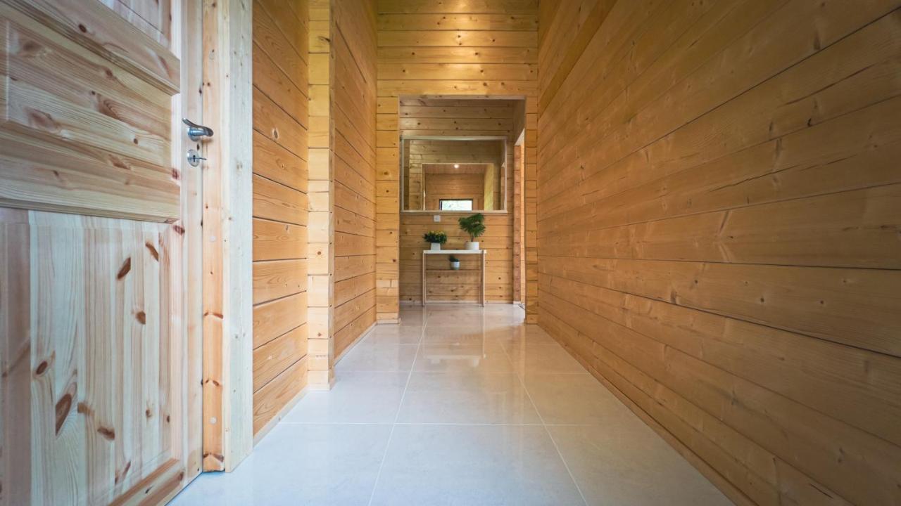 Sundance Lodge, Fantastic New Cabin With Hot Tub - Sleeps 6 - Largest In Felmoor Park Morpeth Exterior photo