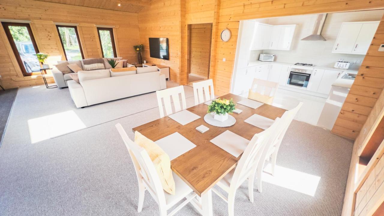 Sundance Lodge, Fantastic New Cabin With Hot Tub - Sleeps 6 - Largest In Felmoor Park Morpeth Exterior photo